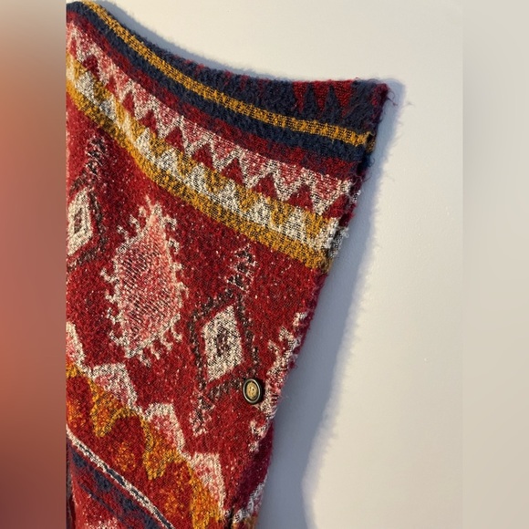 Forever 21 Women's Poncho Western Aztec Fringe Red Blue Gold White One Size EUC - Picture 14 of 16